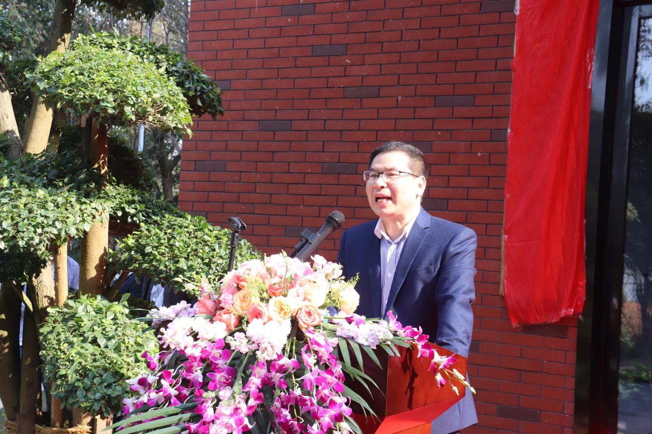 �������ʹ���-׷�󿵽�,����һ������