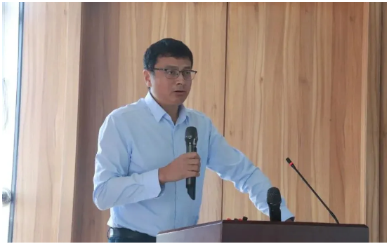 �������ʹ���-׷�󿵽�,����һ������