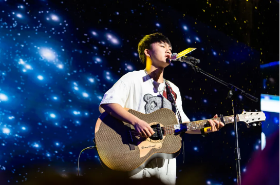 �������ʹ���-׷�󿵽�,����һ������