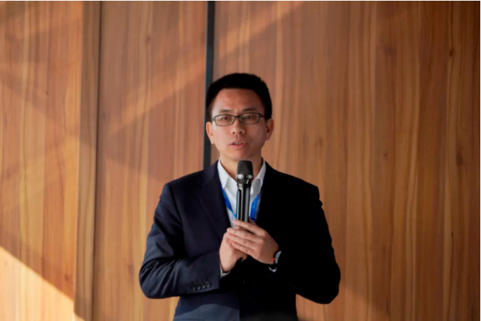 �������ʹ���-׷�󿵽�,����һ������