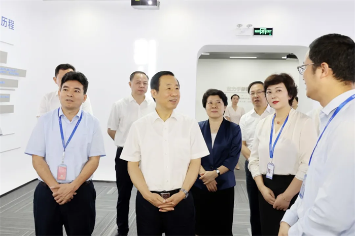 �������ʹ���-׷�󿵽�,����һ������