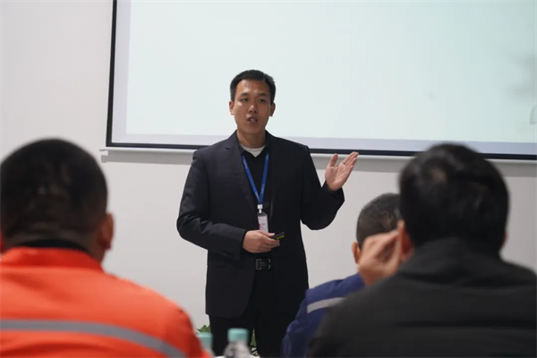 �������ʹ���-׷�󿵽�,����һ������