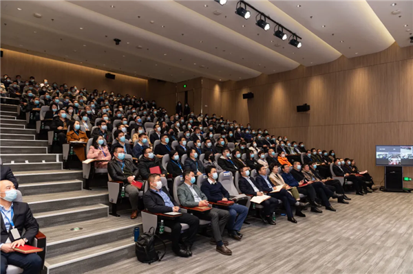 �������ʹ���-׷�󿵽�,����һ������