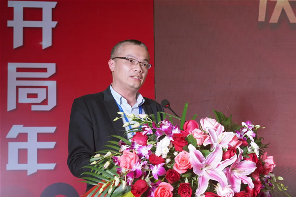 �������ʹ���-׷�󿵽�,����һ������