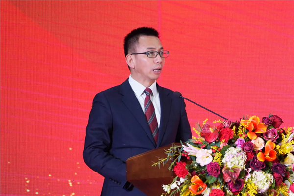 �������ʹ���-׷�󿵽�,����һ������