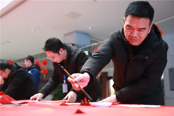 �������ʹ���-׷�󿵽�,����һ������