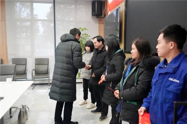 �������ʹ���-׷�󿵽�,����һ������