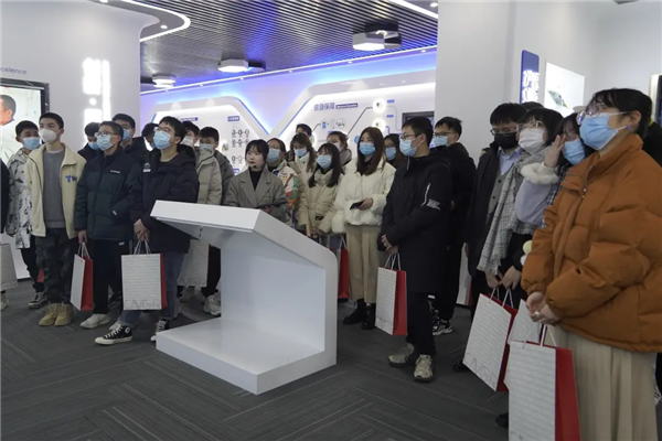 �������ʹ���-׷�󿵽�,����һ������