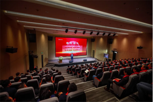 �������ʹ���-׷�󿵽�,����һ������