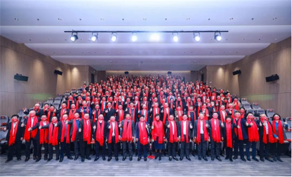 �������ʹ���-׷�󿵽�,����һ������