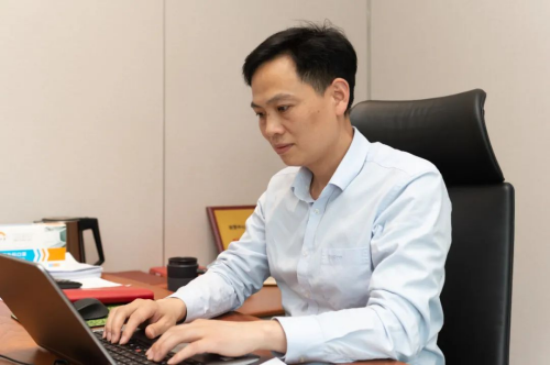 �������ʹ���-׷�󿵽�,����һ������