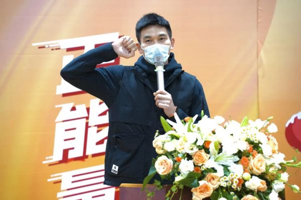 �������ʹ���-׷�󿵽�,����һ������