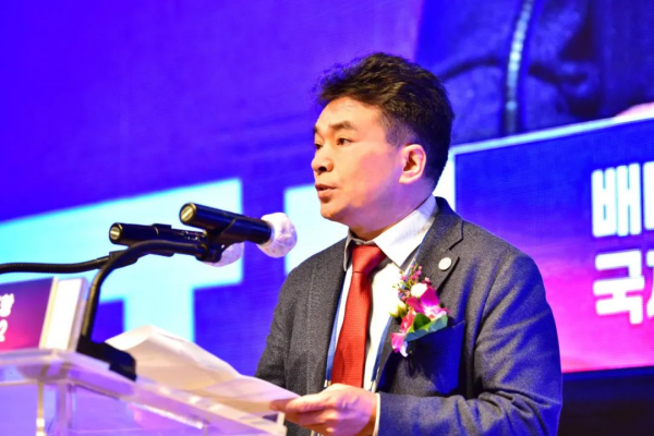 �������ʹ���-׷�󿵽�,����һ������