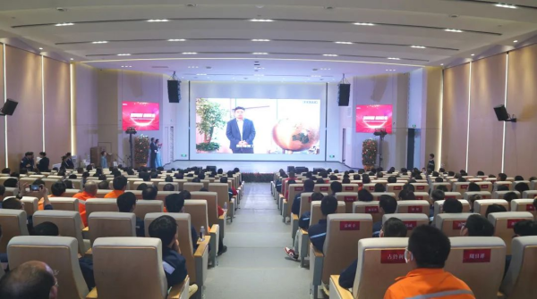 �������ʹ���-׷�󿵽�,����һ������