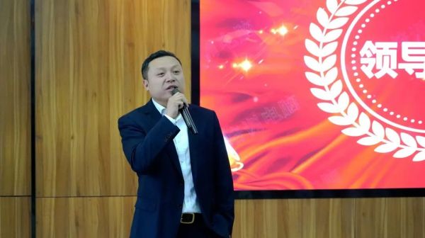 �������ʹ���-׷�󿵽�,����һ������