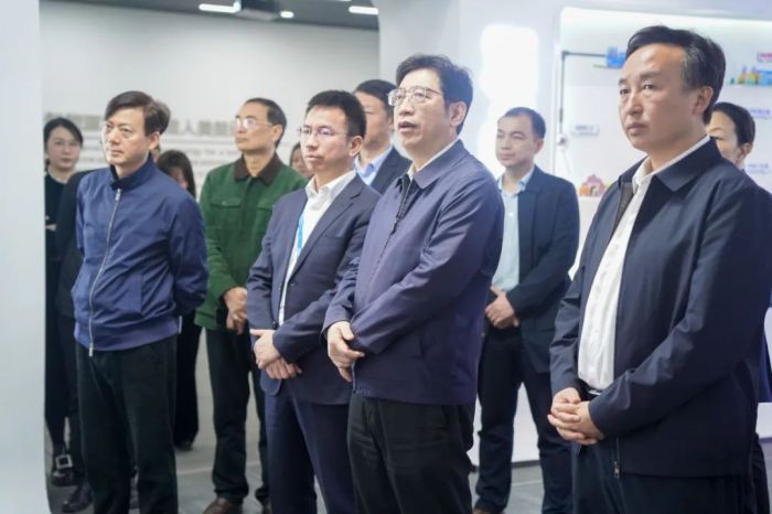 �������ʹ���-׷�󿵽�,����һ������