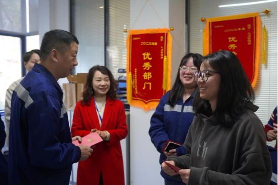 �������ʹ���-׷�󿵽�,����һ������