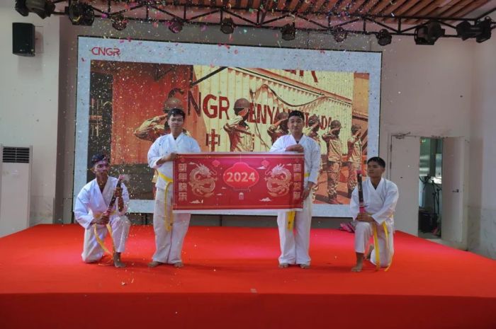 �������ʹ���-׷�󿵽�,����һ������