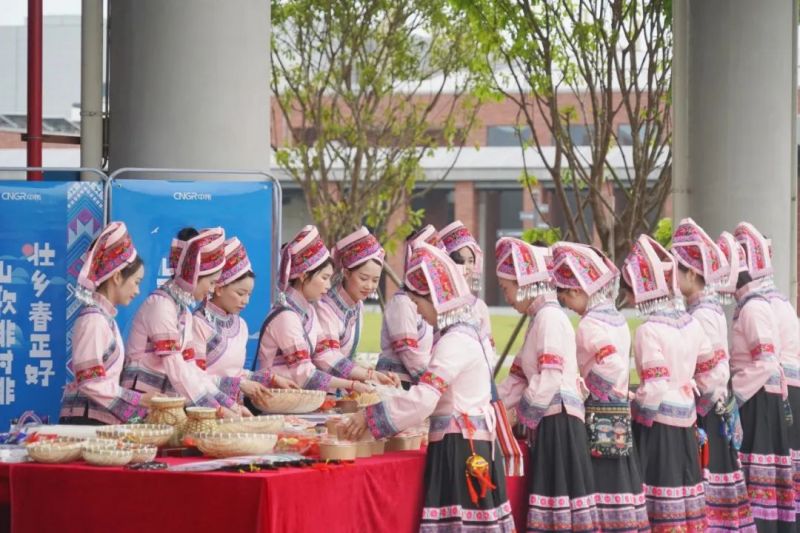 �������ʹ���-׷�󿵽�,����һ������