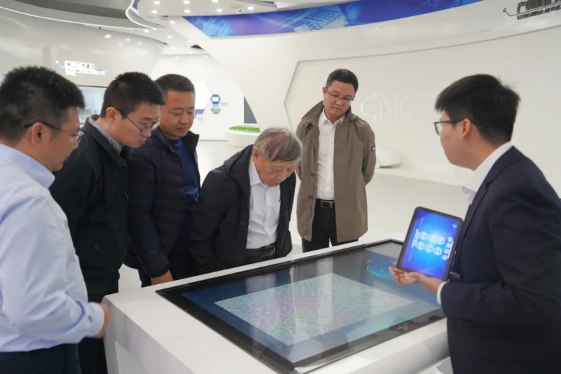 �������ʹ���-׷�󿵽�,����һ������