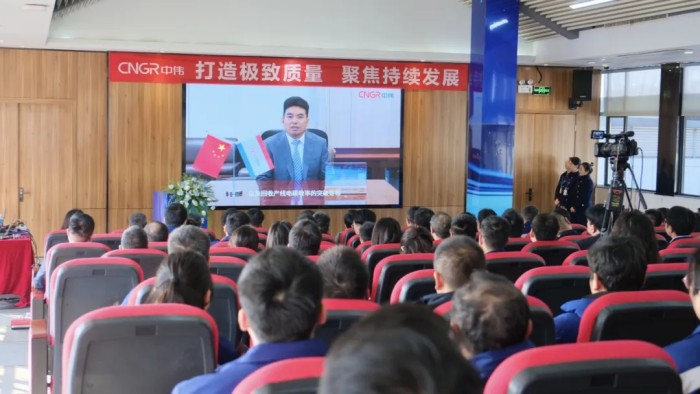 �������ʹ���-׷�󿵽�,����һ������