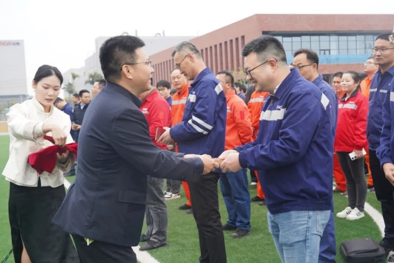 �������ʹ���-׷�󿵽�,����һ������