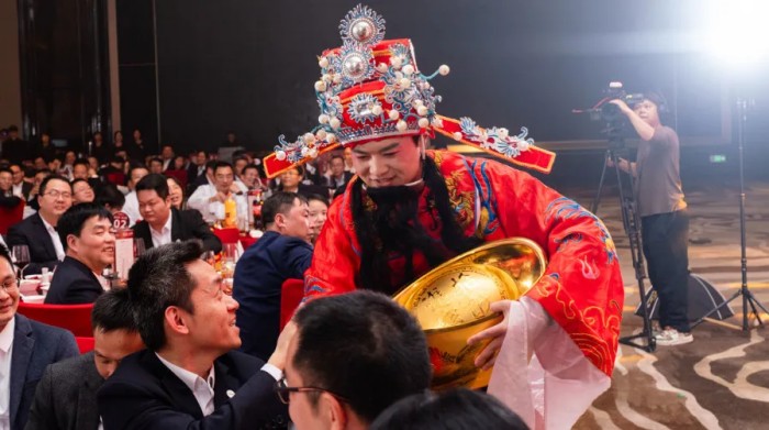 �������ʹ���-׷�󿵽�,����һ������