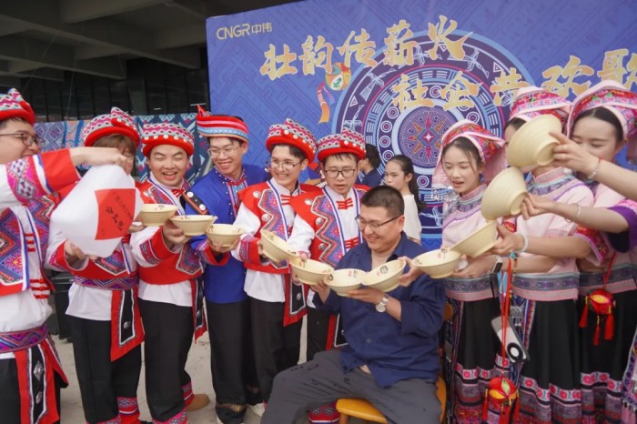 �������ʹ���-׷�󿵽�,����һ������