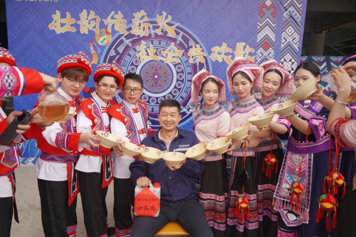 �������ʹ���-׷�󿵽�,����һ������