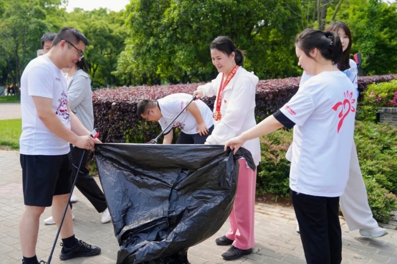 �������ʹ���-׷�󿵽�,����һ������