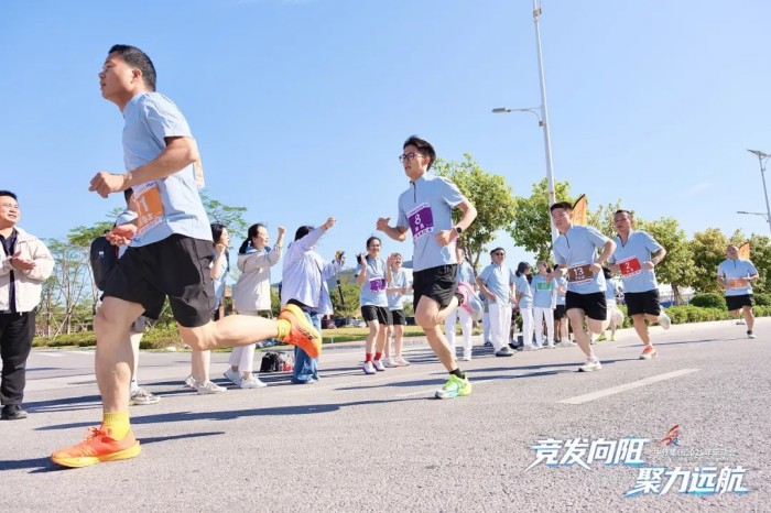 �������ʹ���-׷�󿵽�,����һ������